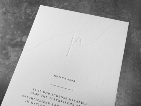 Prägedruck mit und ohne Farbe. Letterpress-Hochzeitseinladung gedruckt in Wien.