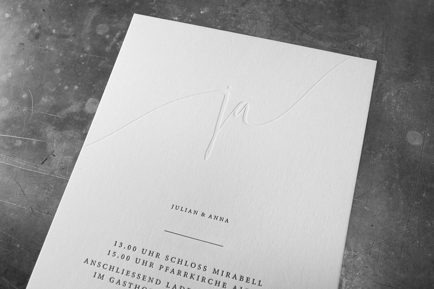 Prägedruck mit und ohne Farbe. Letterpress-Hochzeitseinladung gedruckt in Wien.